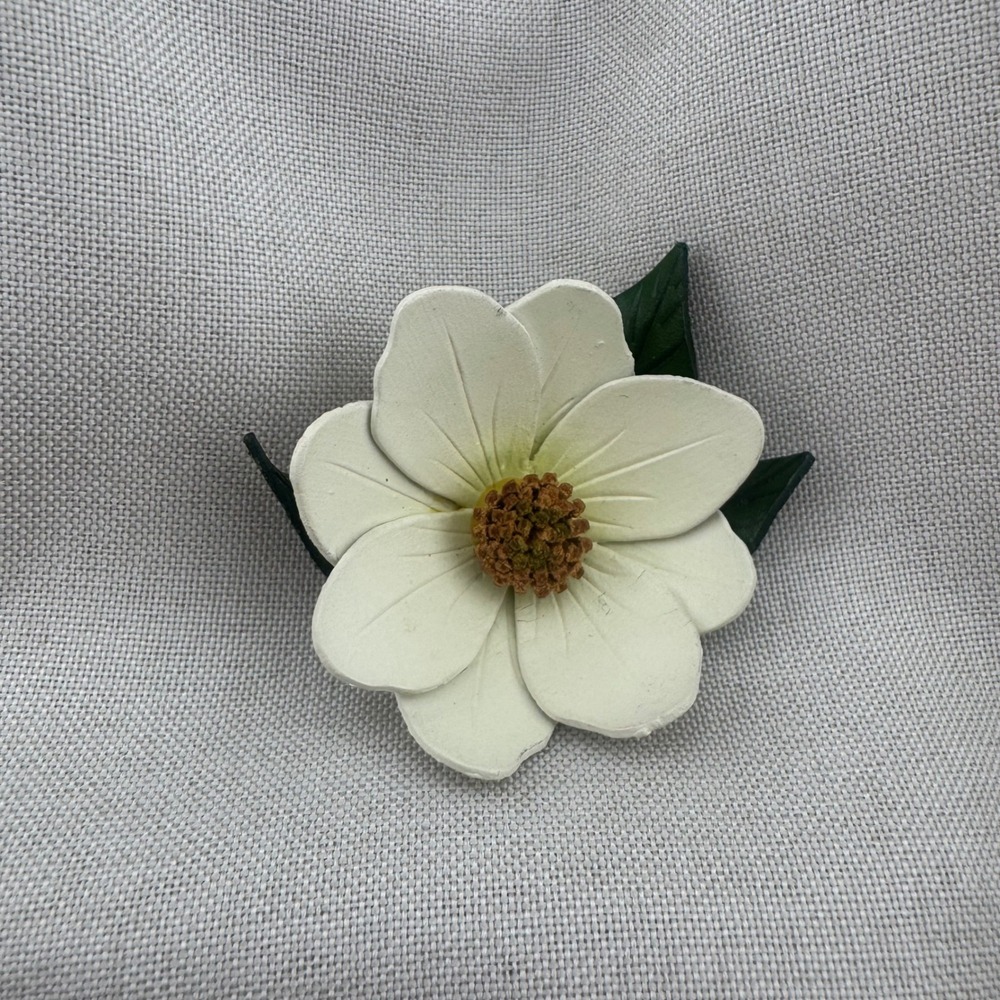 Vintage Leather Flower Brooch Set Handcrafted Pin White Tan Floral Botanical 4pc - Picture 2 of 11